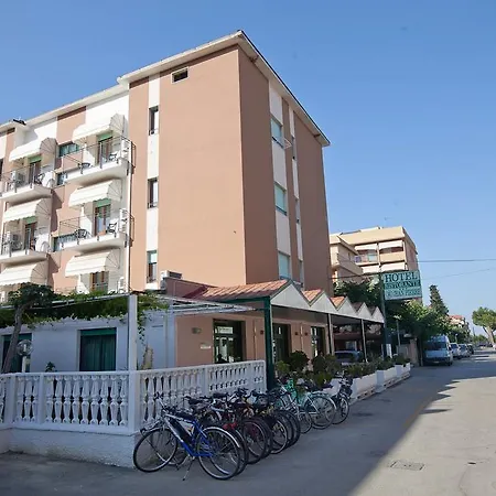 Hotel Jean Pierre 3*