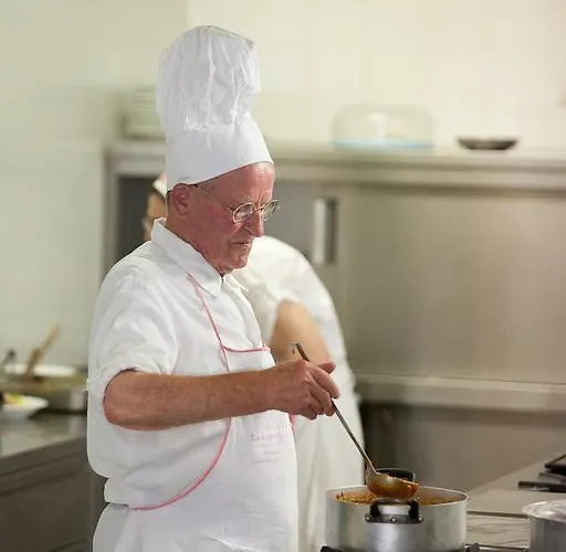 Jean Pierre Hotel 3*